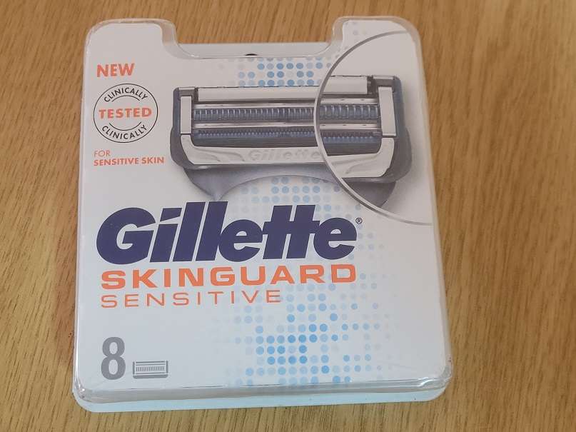 Must have for any Man ! Gillette Skinguard Sensitive blades ! Brand New 8 pack !