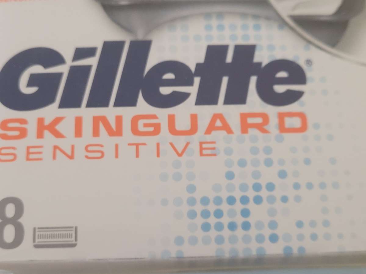 Must have for any Man ! Gillette Skinguard Sensitive blades ! Brand New 8 pack !