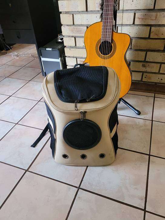 Must have for your PET ! Quality Muj-Muj backpack pet carrier with viewing dome !