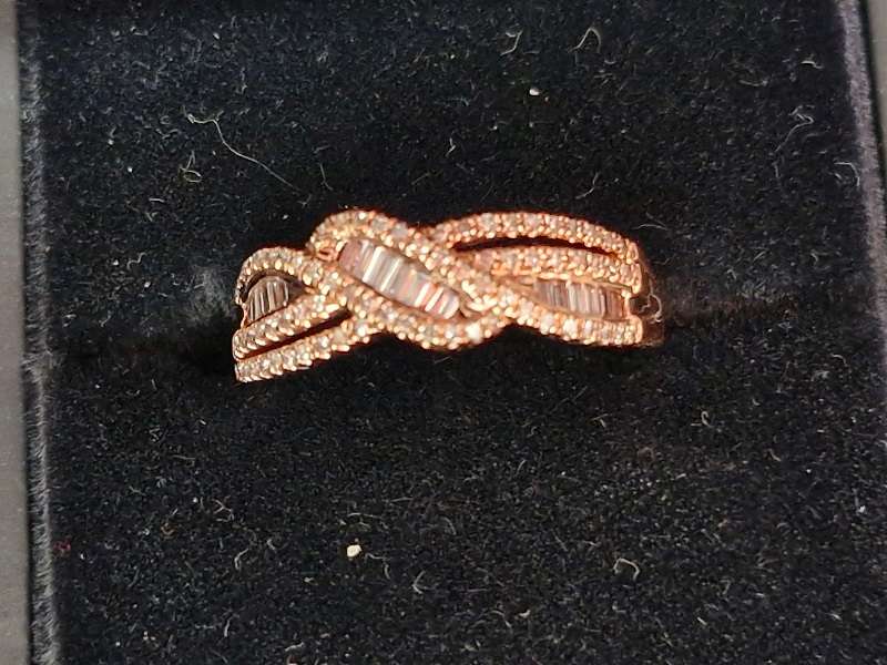 STUNNING ! Gold 9ct ring with Over 1 ct of Diamonds ! Perfect condition !