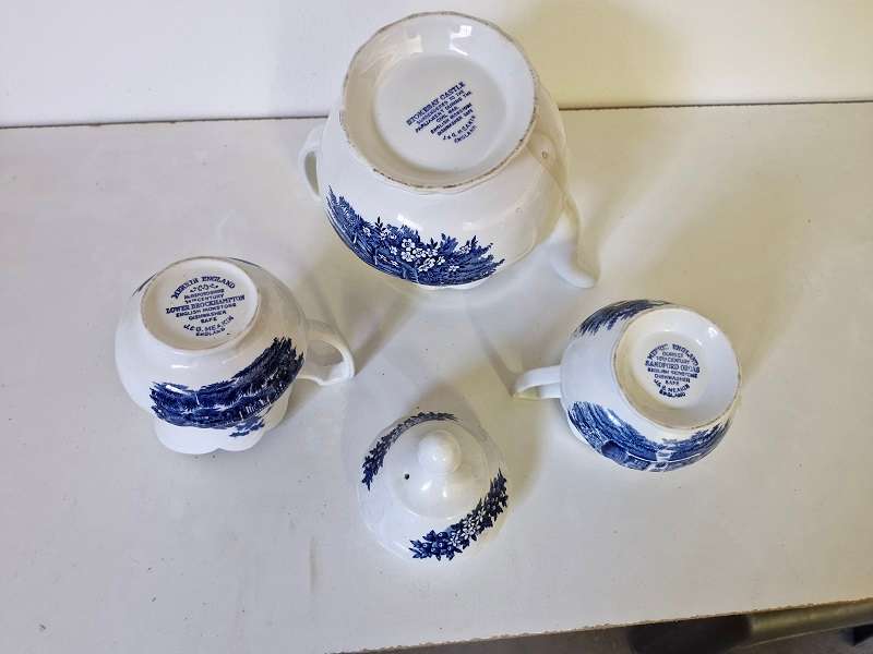 For the Collector ! J & G Meakin Vintage tea pot set ! Beautiful !