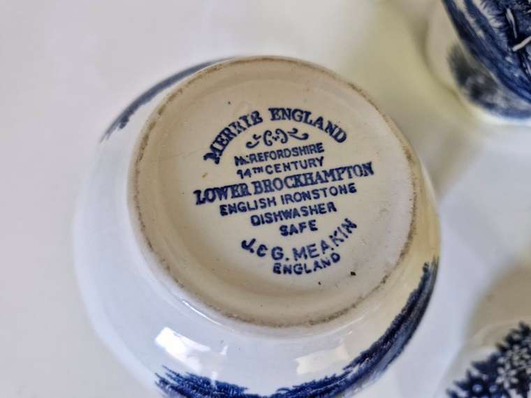 For the Collector ! J & G Meakin Vintage tea pot set ! Beautiful !