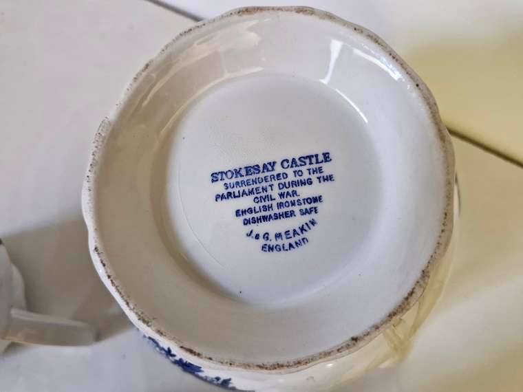 For the Collector ! J & G Meakin Vintage tea pot set ! Beautiful !