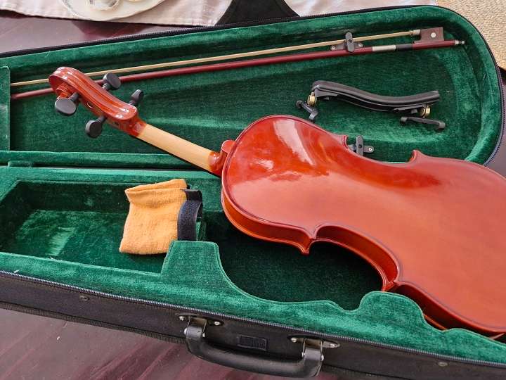 Bargain ! Beautiful Vinci Symphony 4/4 violin in case ! Virtually New !!