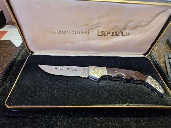 For the knife collector ! Special, limited edition, Valor Miami USA knife !