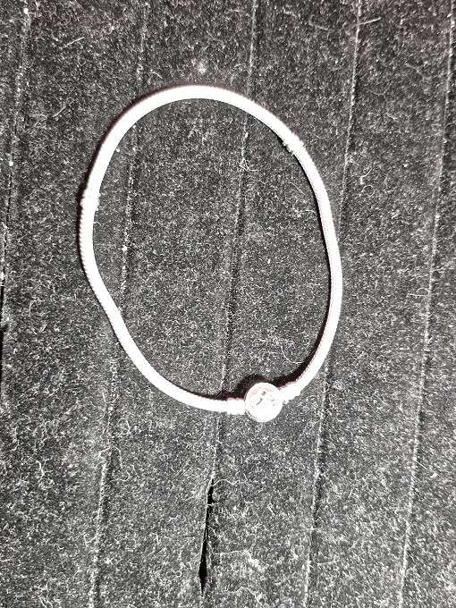 Bargain ! Quality Pandora Moments Sterling Silver Bracelet !