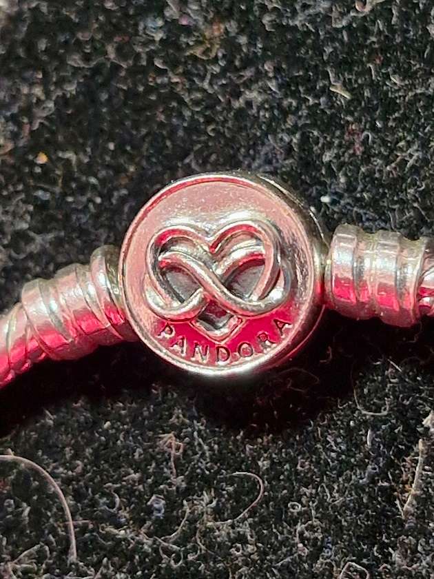 Bargain ! Quality Pandora Moments Sterling Silver Bracelet !