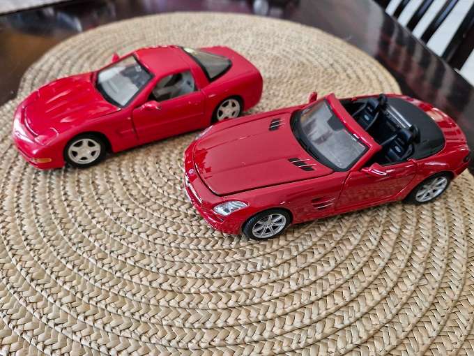 2 x Model cars in 1 lot