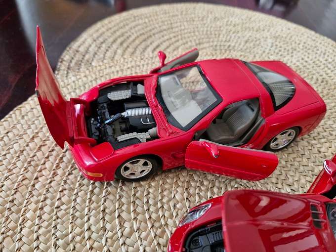 2 x Model cars in 1 lot