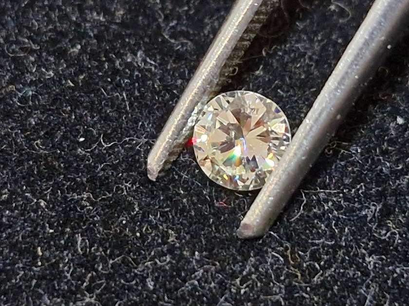 STUNNING ! Certified 0.42ct Natural Brilliant cut diamond !