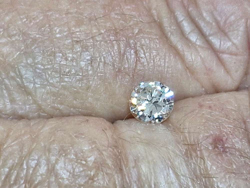 STUNNING ! Certified 0.42ct Natural Brilliant cut diamond !