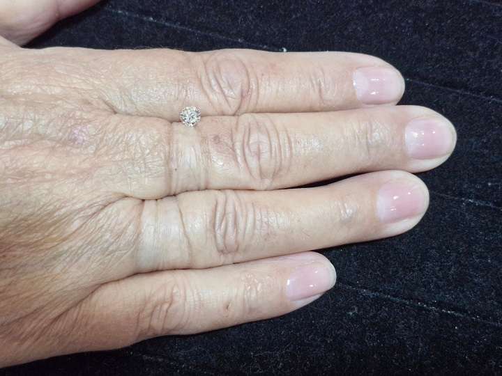 STUNNING ! Certified 0.42ct Natural Brilliant cut diamond !