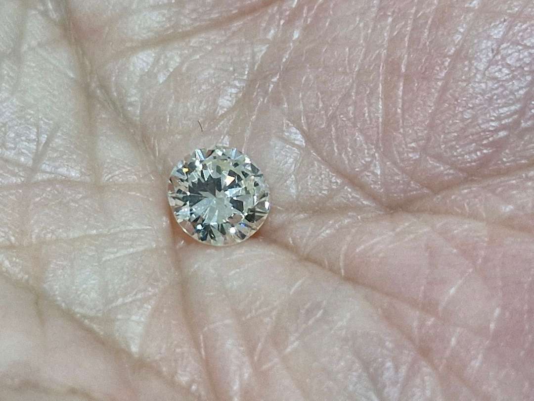 STUNNING ! Certified 0.42ct Natural Brilliant cut diamond !
