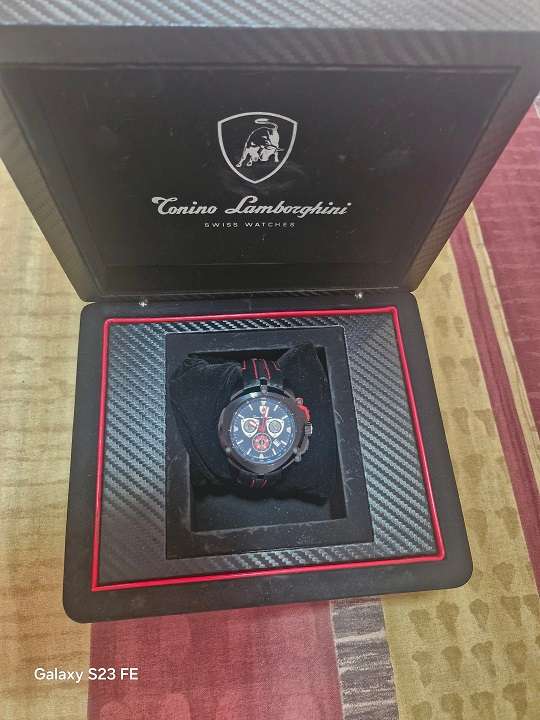 WOW ! Virtually New, Boxed ! Tonino Lamborghini Shield 7833 Man's Chronograph !