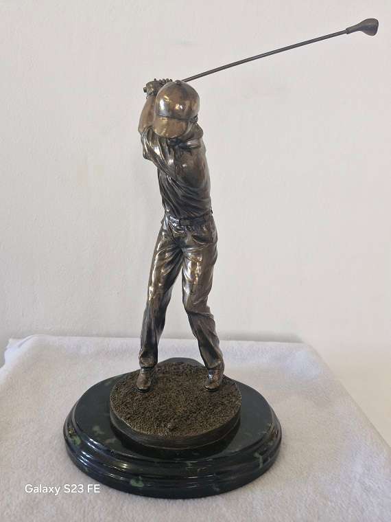 Superb ! Vintage Crosa 2002 Golf Player Statue in Bronze finish !