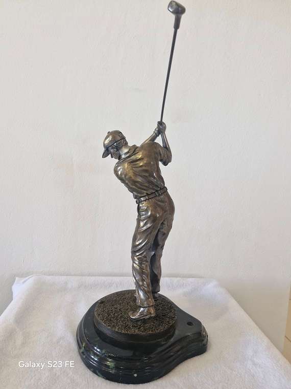 Superb ! Vintage Crosa 2002 Golf Player Statue in Bronze finish !