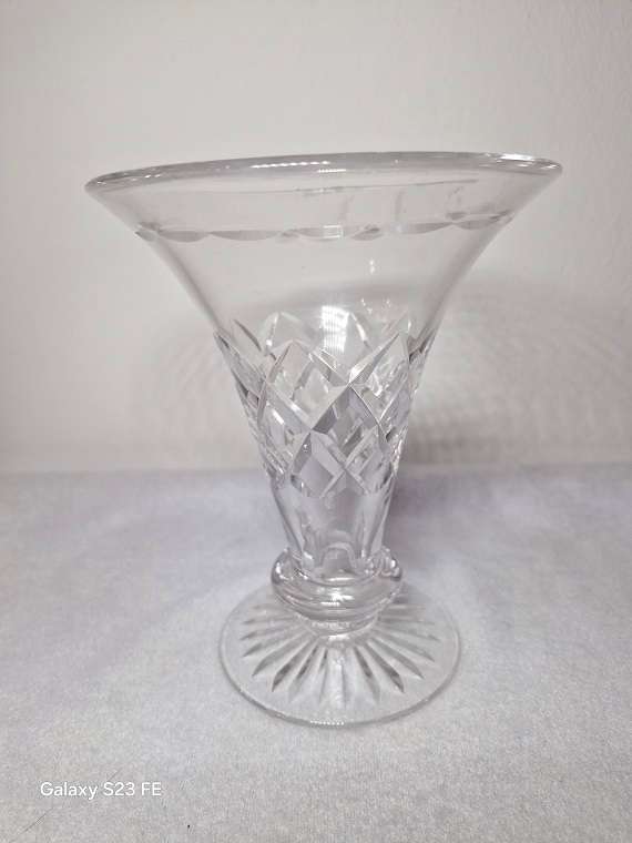 Absolutelly Stunning ! Vintage Stewart Hand Cut Crystal Vase ! Perfect condition !