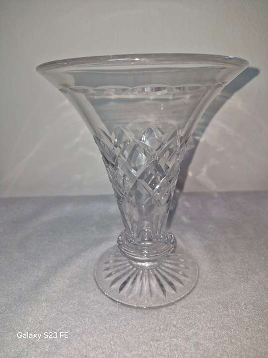 Absolutelly Stunning ! Vintage Stewart Hand Cut Crystal Vase ! Perfect condition !