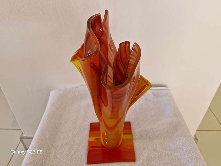 Impressive Vintage Handkerchief Flower vase ! Hand made !