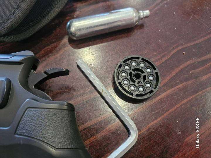 Umarex Tornado .177 BB  CO2 with holster