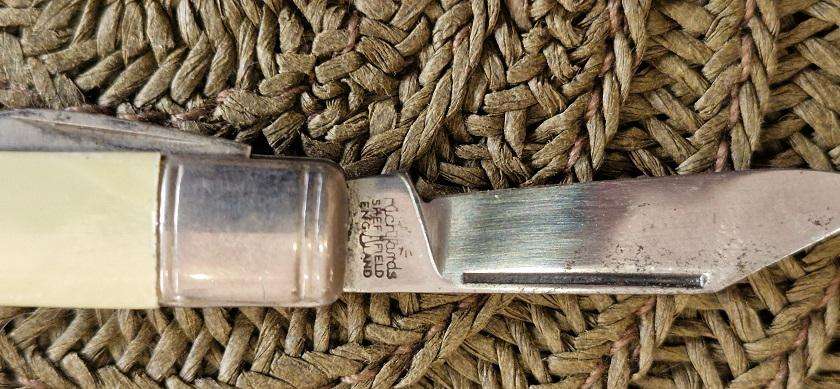 Lot of 11 Vintage,  Collectable, reknown makers, pocket knifes !! Don't miss them !