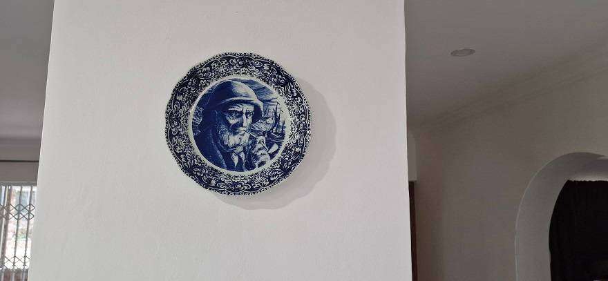 Collectors Bargain ! Stunning Vintage Boch Freres Delft large size plate !