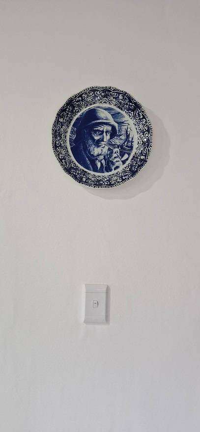Collectors Bargain ! Stunning Vintage Boch Freres Delft large size plate !