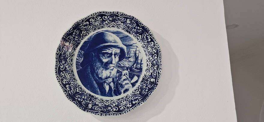 Collectors Bargain ! Stunning Vintage Boch Freres Delft large size plate !