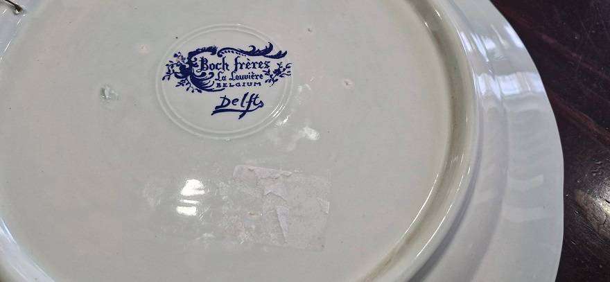 Collectors Bargain ! Stunning Vintage Boch Freres Delft large size plate !