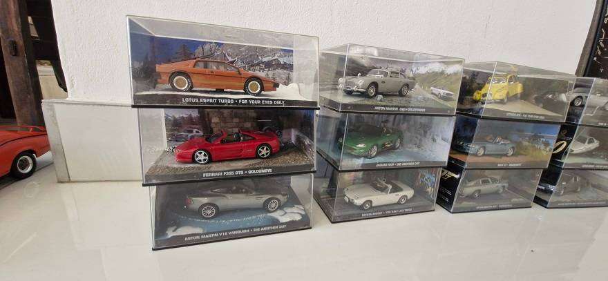 Bargain ! Collection of 12 x 007 Bond die cast model cars in original boxes ! Selling as 1 lot !