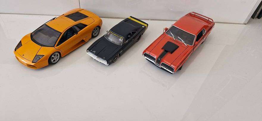 Bargain ! 3 x Die cast Model Cars in 1 lot !