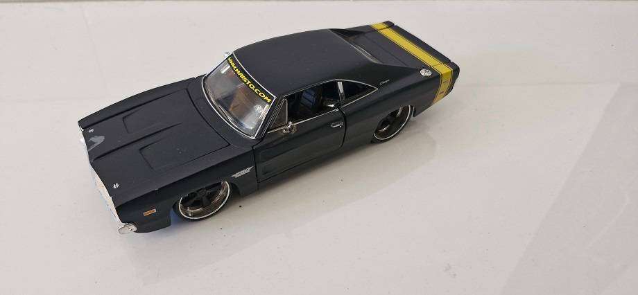 Bargain ! 3 x Die cast Model Cars in 1 lot !