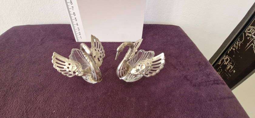 STUNNING ! A pair of Vintage Salt and Pepper Swan Cellars !