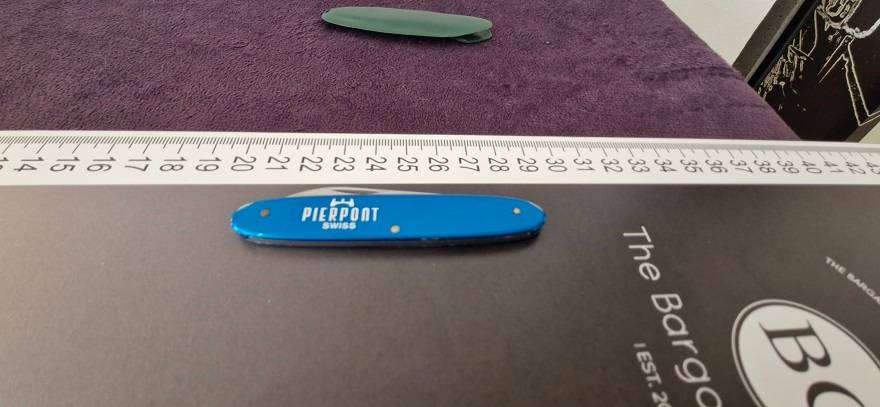 Beautiful Blue Victorinox dual blade pocket knife !