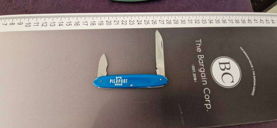 Beautiful Blue Victorinox dual blade pocket knife !