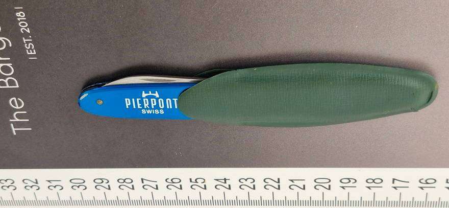 Beautiful Blue Victorinox dual blade pocket knife !