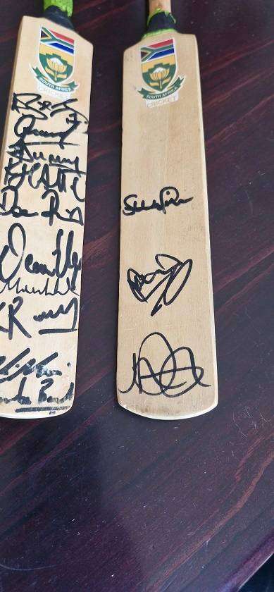 For the Sport Memorabilia Collector ! 2 x mini Cricket bats SA v England, signed !