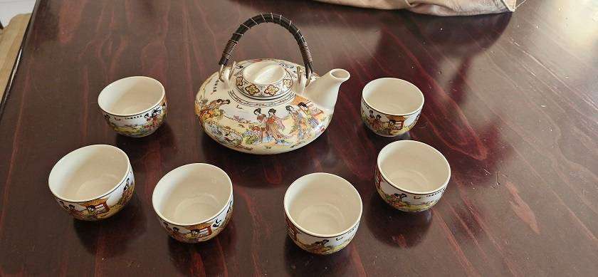 Beautiful Bargain ! Vintage Chinese Tea Set in perfect condition !