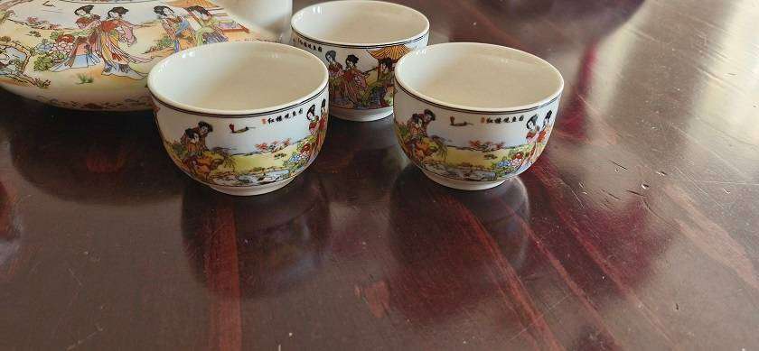 Beautiful Bargain ! Vintage Chinese Tea Set in perfect condition !