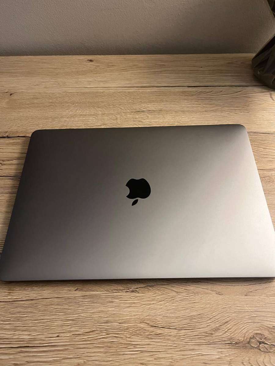 Macbook Air M1 Massive 512gb SSD & 8gb mem EXCELLENT condition 2020/2021