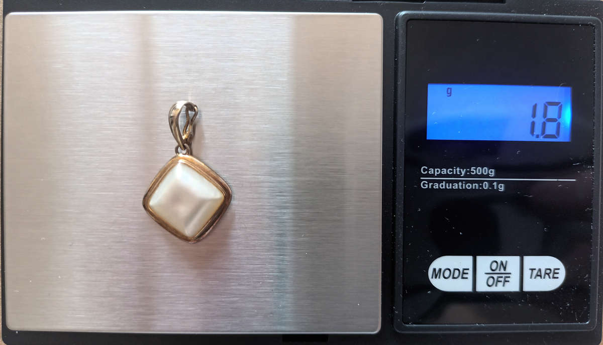 9ct gold mabe pearl pendant