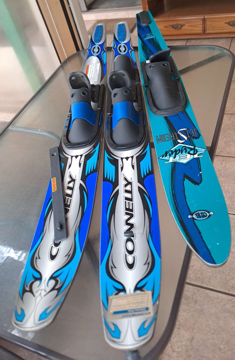 Connelly Odyssey Combo Waterskis with an extra slalom waterski