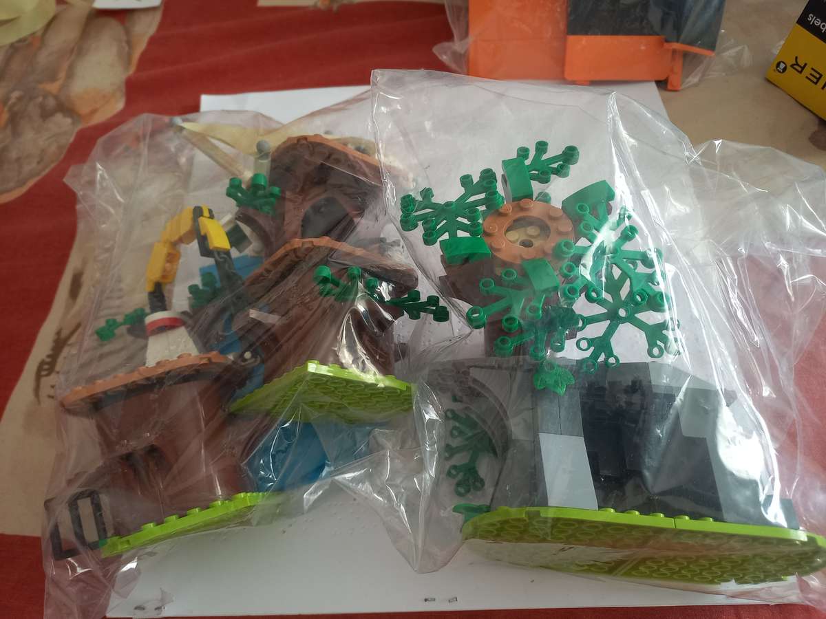 Lego  Treehouse accessories