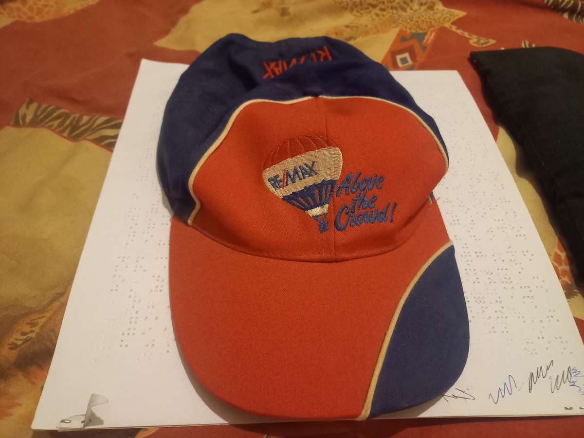 Cap  -  ...REMAX above the crowd