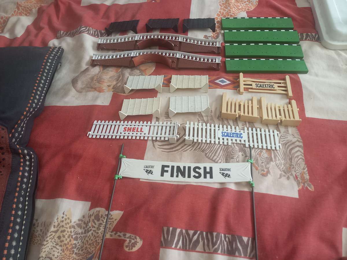 Scalectrix accessories including figures