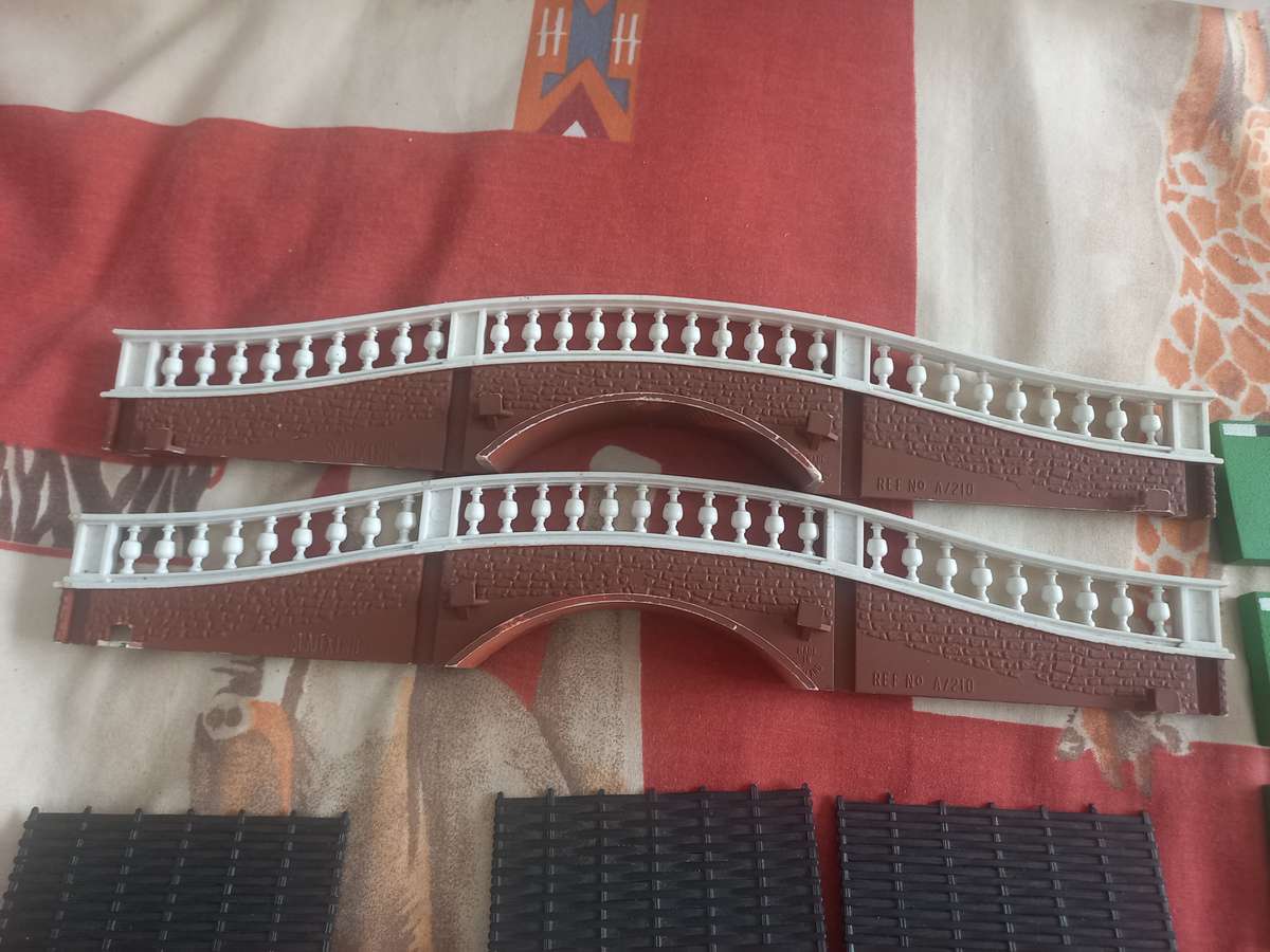 Scalectrix accessories including figures