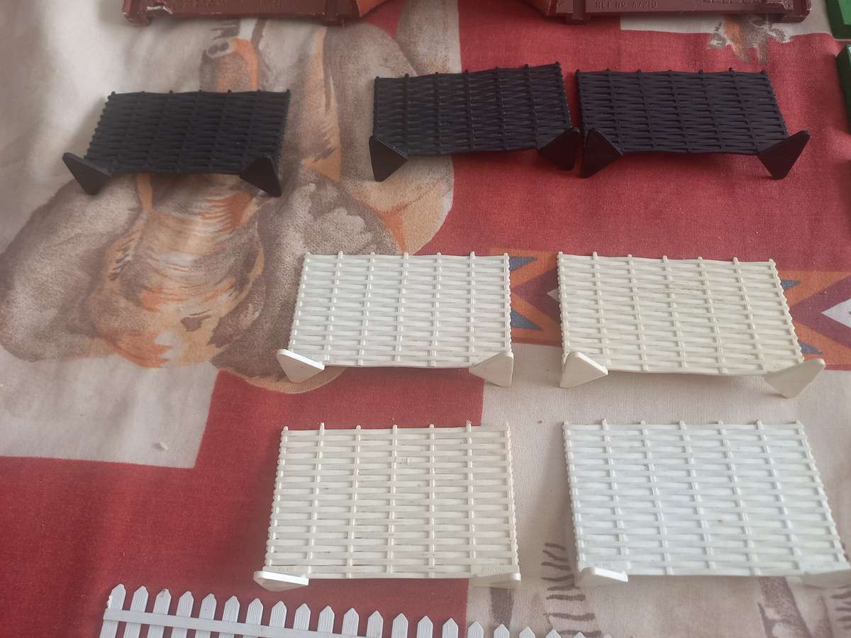 Scalectrix accessories including figures