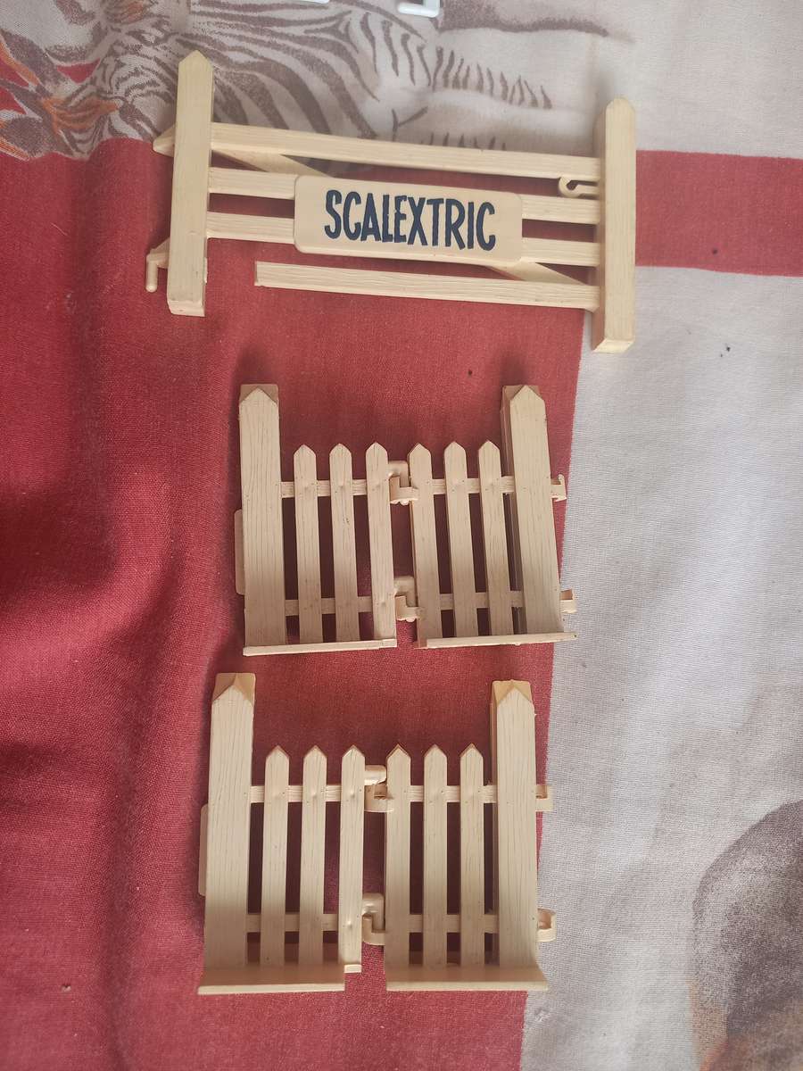 Scalectrix accessories including figures