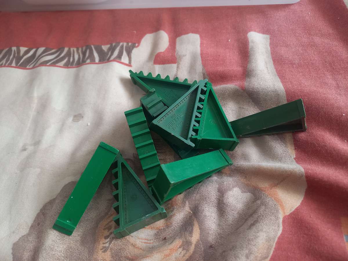 Scalectrix accessories including figures