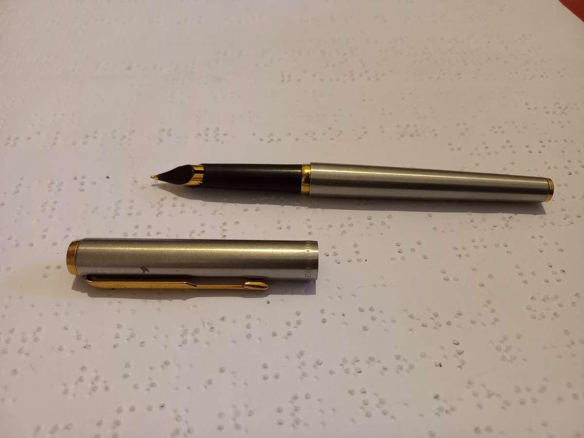 Parker Stainless steel Fountain pen with gold trim
